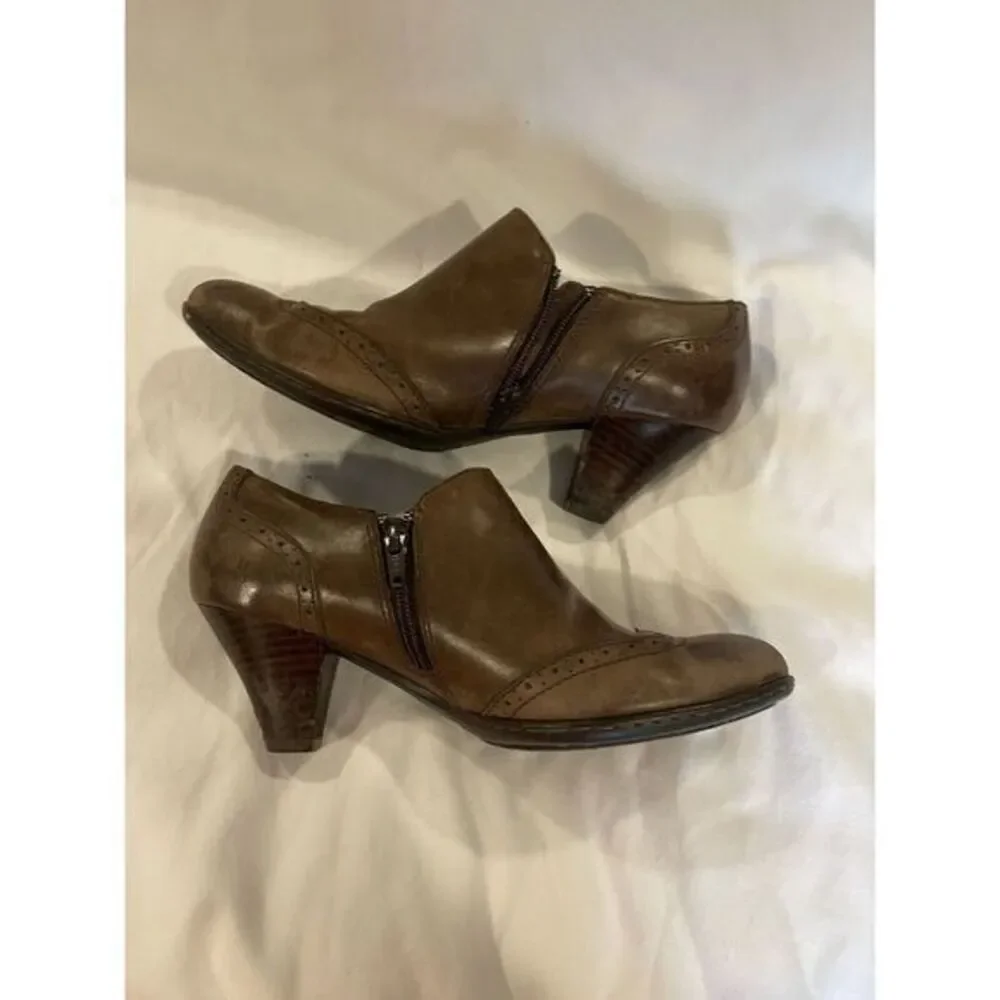 Born Women's Booties Sz 7.5 Brown Leather Wingtip Western Stacked Heel Pumps Zip